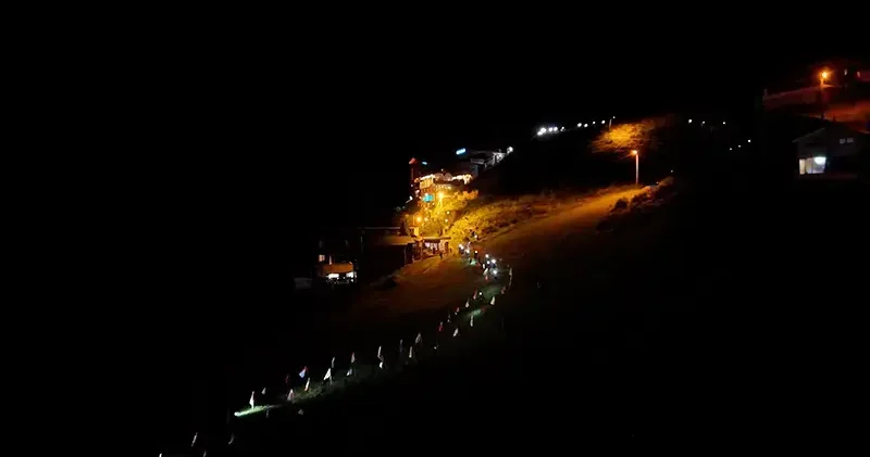 Rize de dağ maratonunda sporcular kafa lambalarıyla yaylayı aydınlattı