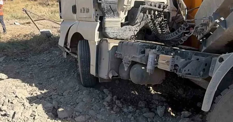 Ankara’da kontrolden çıkan tır devrildi
