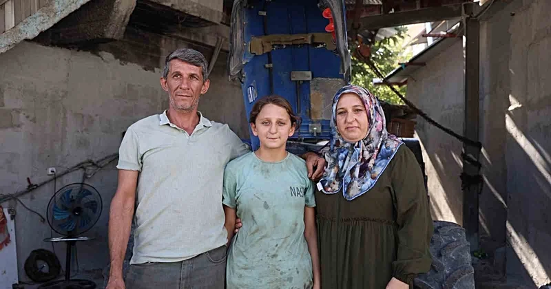 Sanayide kız olmaz diyenlere aldırmadı! 13 yaşında traktör tamir ustası oldu