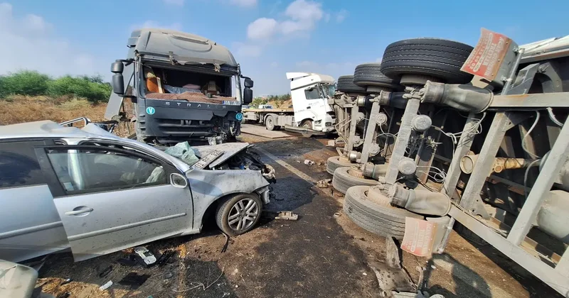Karşı şeride geçen tır dehşet saçtı! 2 araca birden çarptı: Ölü ve yaralılar var