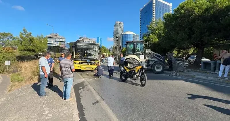 Beşiktaş ta İETT otobüsü iş makinesine çarptı; 7 yaralı