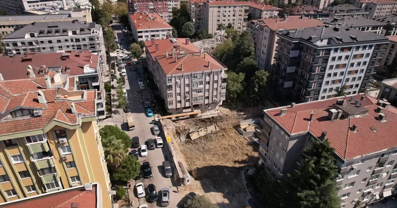 Bahçelievler de 5 katlı binanın istinat duvarı çöktü