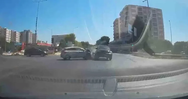 Kırmızı ışık ihlali kaza getirdi: 3 yaralı