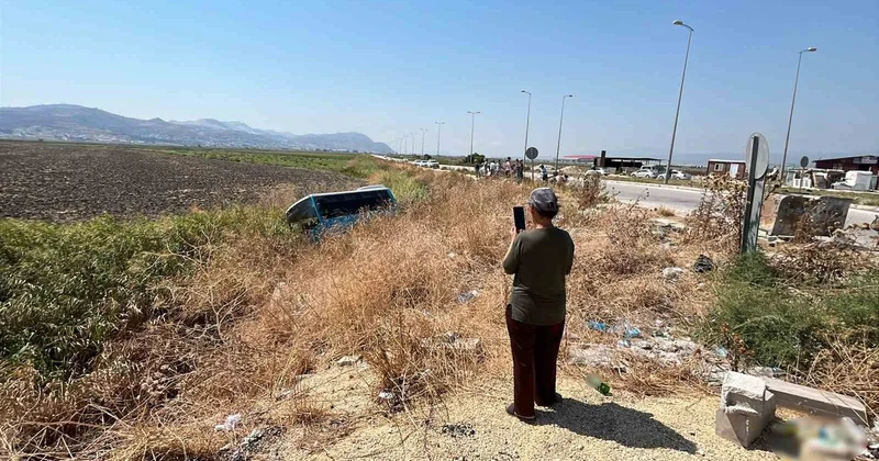 Halk otobüsü devrildi! Herkes yaralıya koşarken yaptığı pes dedirtti