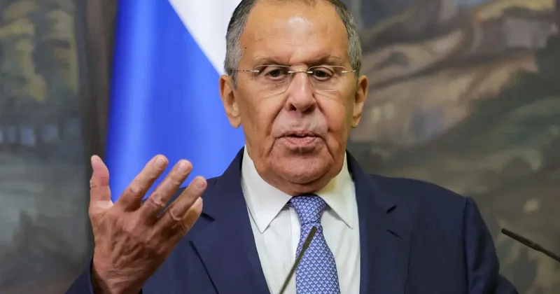 Lavrov: Zelenskiy sürekli seyahat ediyor, hiçbir zaman ülkesinde bulunmuyor