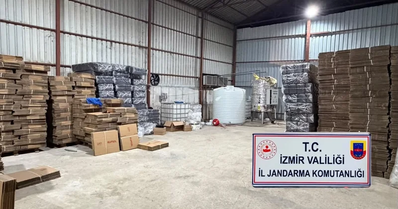 İzmir de 5 bin 100 litre etil alkol ele geçirildi, 2 şüpheli gözaltına alındı