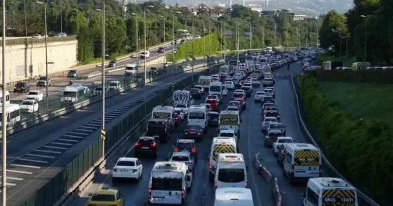 İstanbul da pazartesi sabahı yola çıkacaklar dikkat: Saatler tamamen değişti