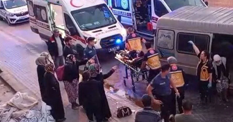 Mustafakemalpaşa’da tarım işçilerini taşıyan minibüs kaza yaptı