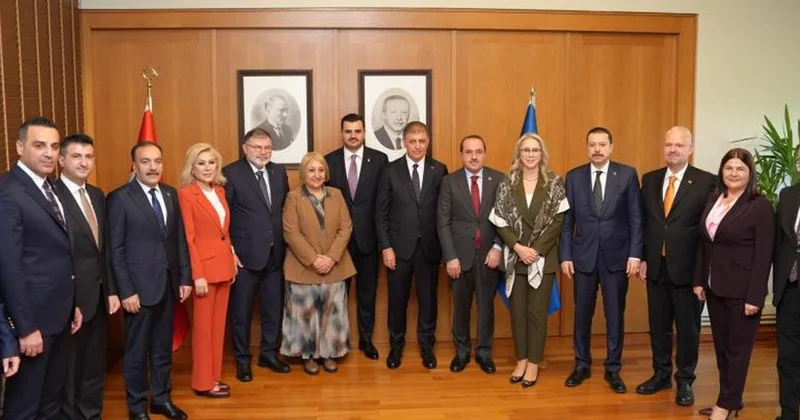İzmir de Tugay ın AK Parti ye katılımı sonrası ilk zirve Tarihi Şato da toplandı