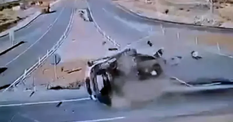 MHP Milletvekili Karakoç un yaralandığı kaza anı kamerada