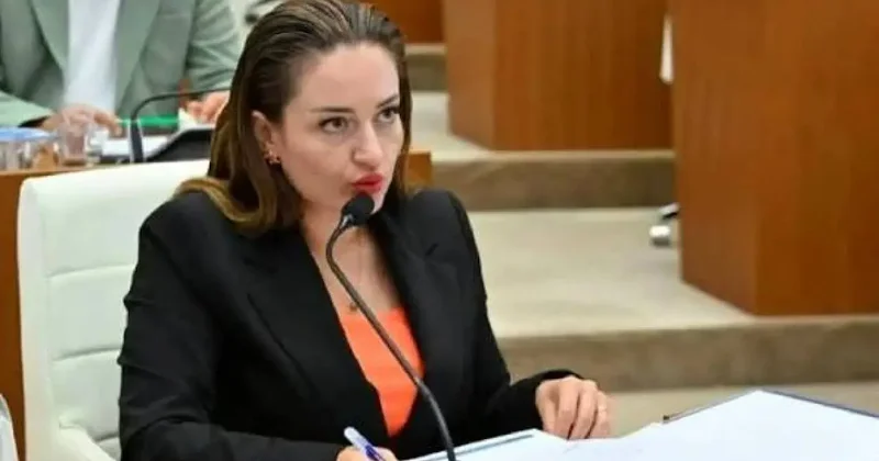 AK Parti’ye geçeceği iddia edilmişti! Büşra Özdemir’den açıklama geldi