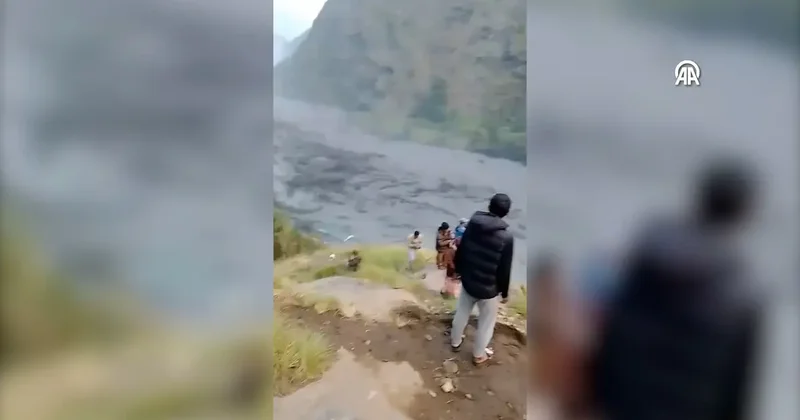 Nepal de doğanın hıncı dinmiyor! Bir sel daha... Önüne neyi kattıysa götürdü