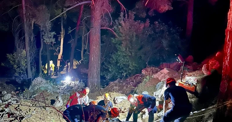 Antalya da uçuruma devrilen araçtaki 2 kişi öldü, 4 kişi yaralandı