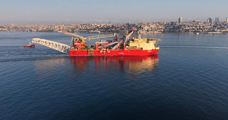 Bakan Uraloğlu ndan İstanbul Boğazı ndan geçen gemiye ilişkin paylaşım