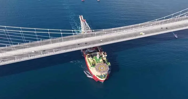 Boru döşeme gemisi JSD6000 İstanbul Boğazı ndan geçti