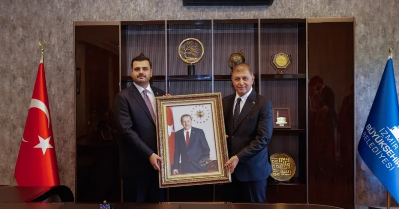Cemil Tugay kendisine hakaret eden AKP linin elinden hediye aldı Sözcü Gazetesi