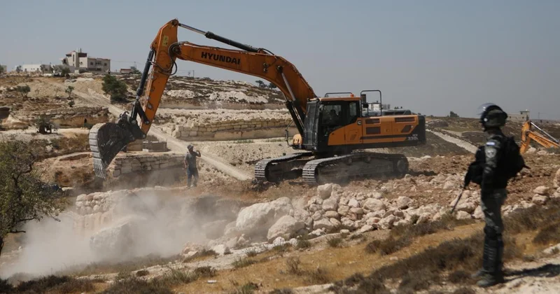 İşgalci İsrail Negev Çölü bölgesinde Filistinlilere ait 80 evi yıktı