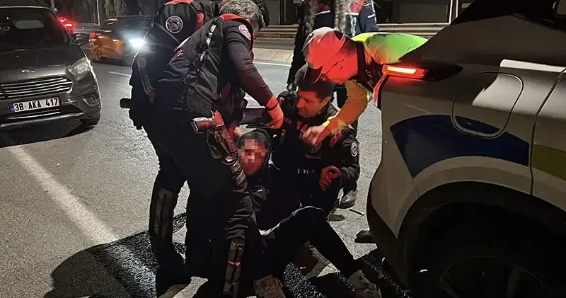 Polisten kaçan ehliyetsiz sürücüye 335 bin lira ceza kesilince, ‘Dershane param gidecek’ diye ağladı