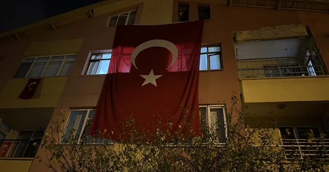 Konya ya şehit ateşi düştü Acı haber Hava İkmal Astsubay Kıdemli Çavuş Ahmet Yasir Kuyucu nun ailesine verildi, evine Türk bayrağı asıldı Konya Haberleri