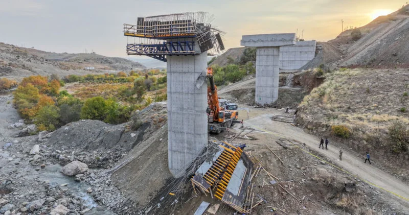 Diyarbakır da viyadük inşaatında iskele çöktü! 4 işçi öldü Son dakika haberleri