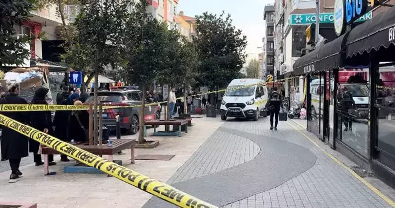 Küçükçekmece de kafede oturan kişilere yönelik silahlı saldırıda 1 kişi yaralandı