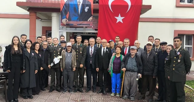 55. Tugay Komutanlığı ndan Kırklareli Huzurevi ne anlamlı ziyaret Kırklareli Haberleri