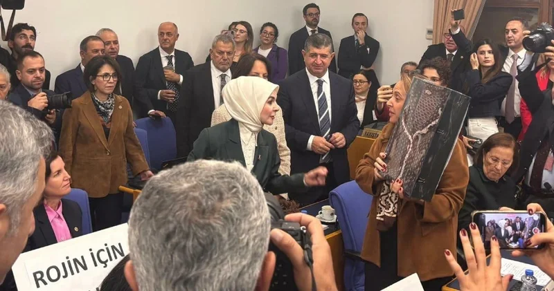 Meclis te Bakan a protesto! Bir tarafta Saliha nın kanlı hırkası diğer yanda Rojin e adalet çığlığı