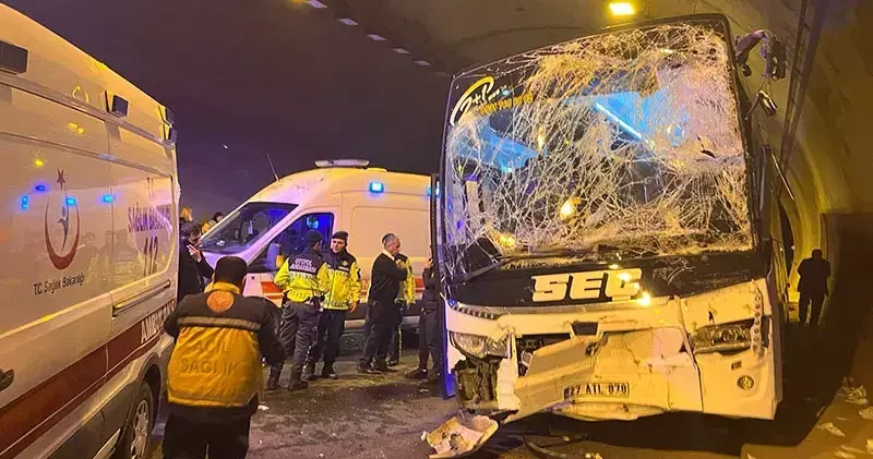 Osmaniye’de yolcu otobüsü ile TIR, tünelde çarpıştı: 5 yaralı