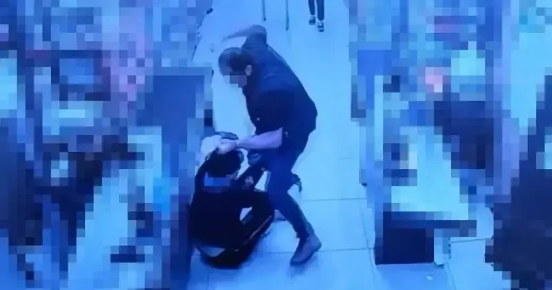 Çocuğu şeker dökme diye uyaran kasiyer darbedildi Kocaeli Haberleri