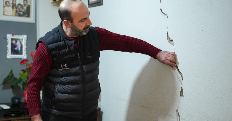 İzmir de korkutan manzara: Tüm evlerin duvarları tek tek çatlamaya başladı Sözcü Gazetesi