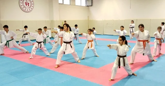 Karate Kış Okulu 3. Grup çalışmaları sürüyor Eskişehir Haberleri