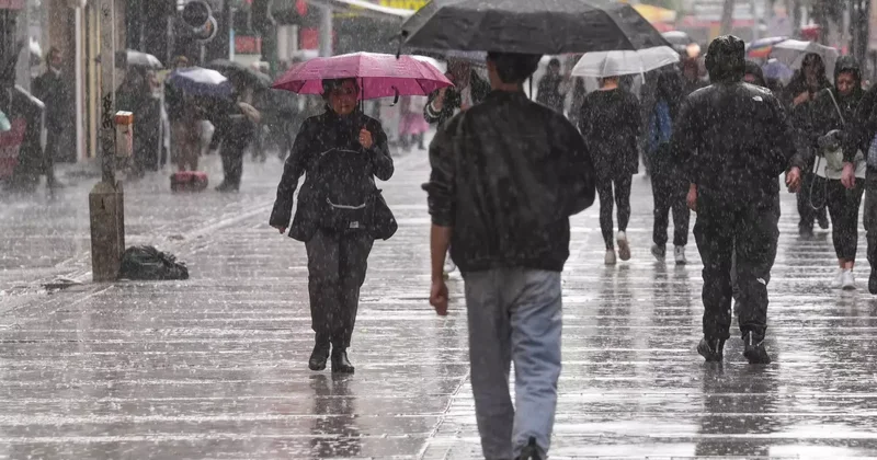 Meteoroloji uzmanından sağanak uyarısı: 3 gün sürecek, tüm yurdu etkileyecek!