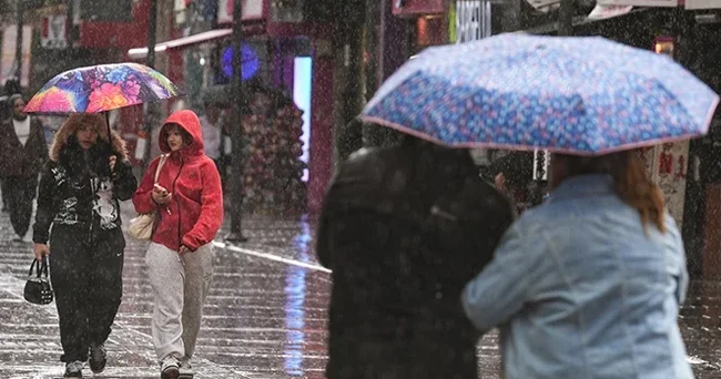 Meteoroloji den sarı kodlu alarm! Kuvvetli sağanak bekleniyor Lapa lapa kar geliyor: İşte kar yağışı beklenen iller