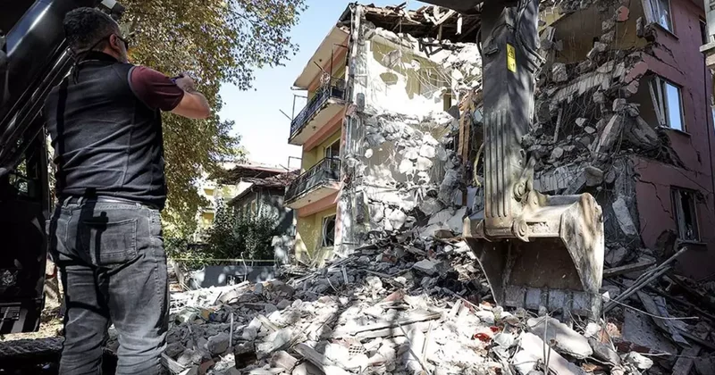 Sındırgı da 17 bin artçı deprem sonrası uzman psikologdan toplumsal travma uyarısı