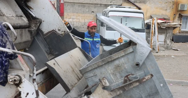 Akdeniz de çöp konteynerleri yıkanıp dezenfekte ediliyor Mersin Haberleri