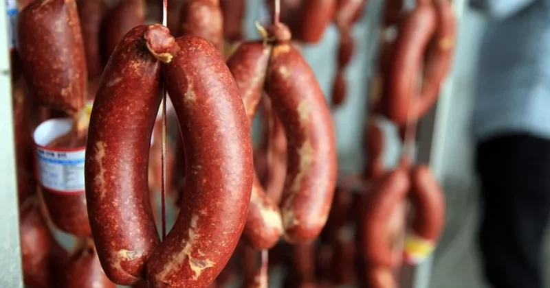 Sucukta baş, kalp ve kanatlı eti skandalı! Bakanlık gıda sahtekarı 11 markayı ifşa etti