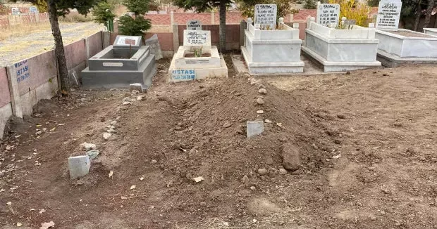 Elazığ haberleri Elazığ da 7 gün sonra cesedi bulunan otizmli Veysel toprağa verildi 12 Kasım 2025