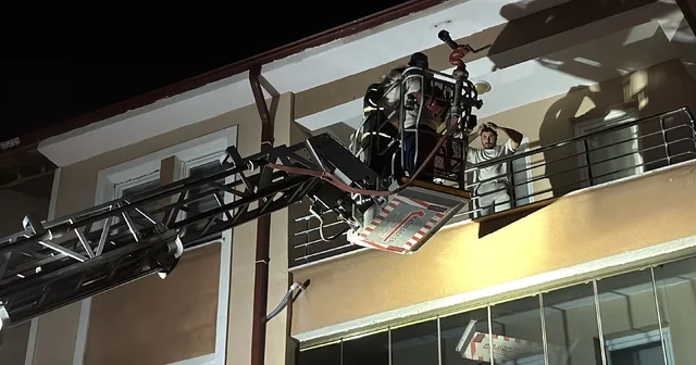 Kütahya da apartmanda çıkan yangında mahsur kalan 5 kişi kurtarıldı Kütahya Haberleri