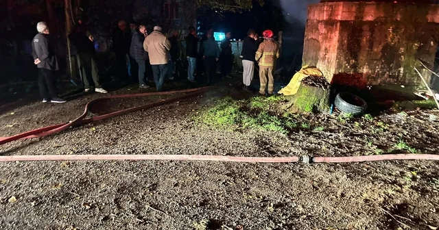 Bartın da yıldırım düştü: 2 araç yandı Bartın Haberleri