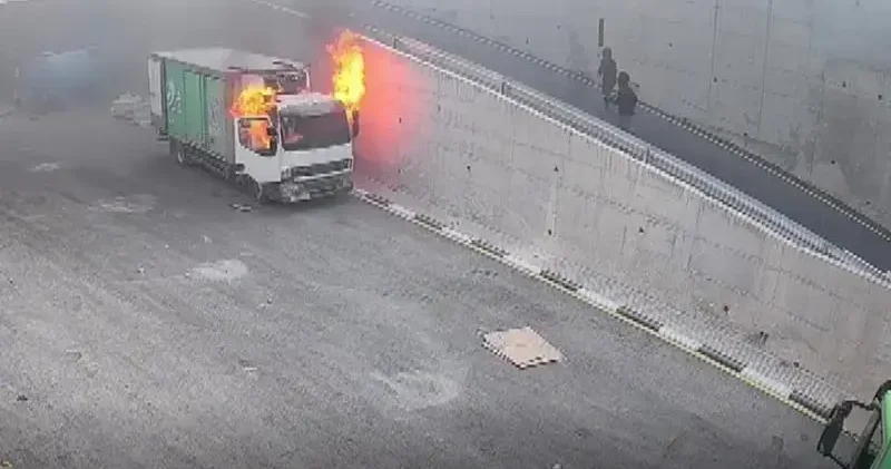 Batı Şeria da fabrikadaki kamyonlar yakıldı; o anlar kamerada