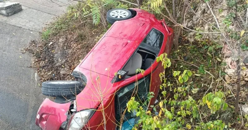 Bilecik’te takla atan otomobil yan yattı: 3 yaralı