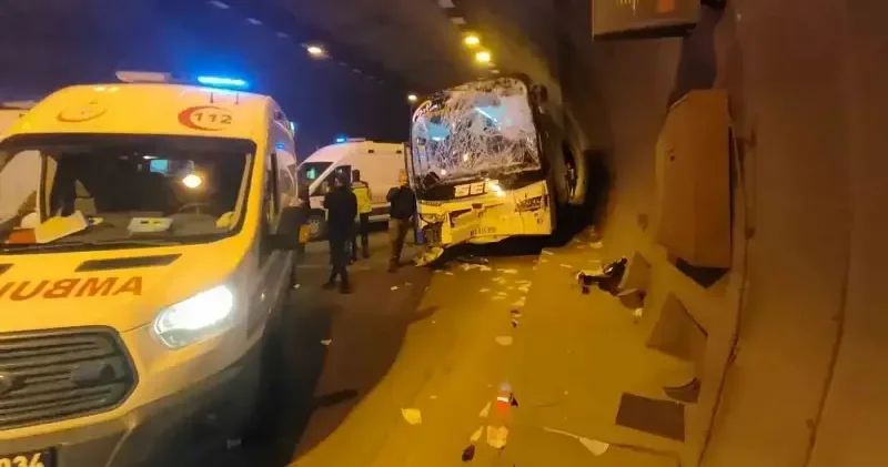 Facianın eşiğinden dönüldü: Otobüs ile tırın çarpıştığı kazada yaralılar var Osmaniye Haberleri