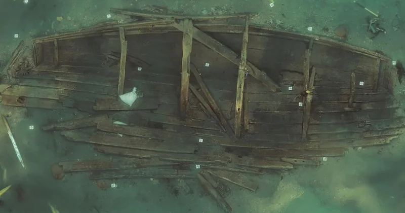 Güney Kore nin batı kıyısında 600 yıllık kargo gemisi gün yüzüne çıkarıldı