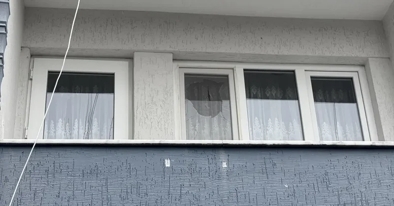 Baba Balkonundan Düştü