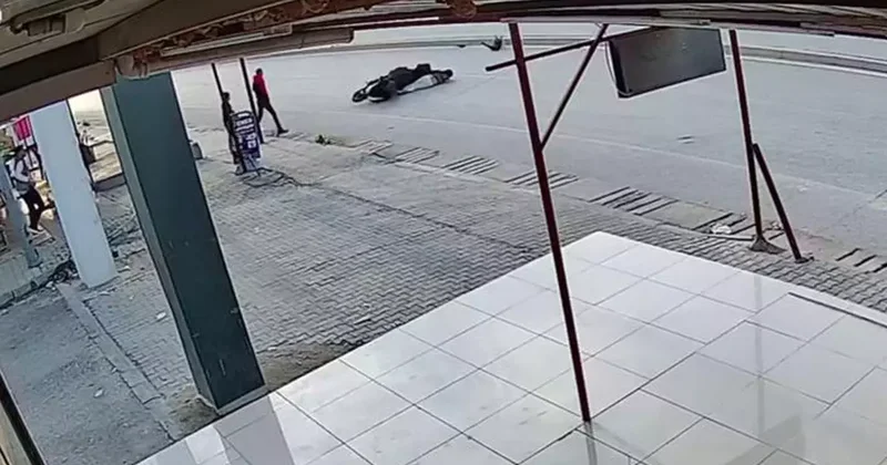 Sokak köpeğine çarpan motosikletli metrelerce sürüklendi