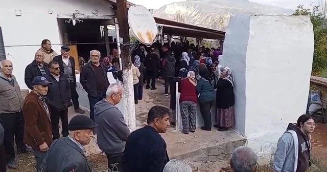 İstanbul da otel odasında öldürülen Melisa, memleketi Tokat ta toprağa verildi Tokat Haberleri