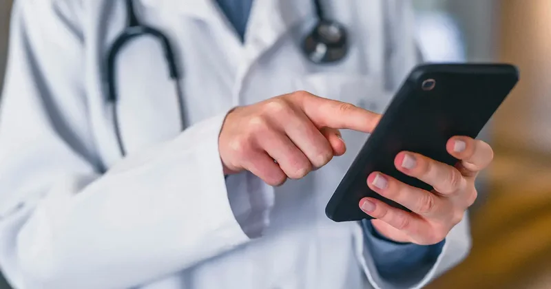 Sağlık Bakanlığı’ndan sosyal medya doktorları düzenlemesi! Suç duyurusunda bulunulacak…