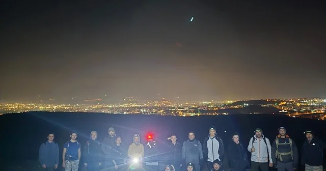 Uluslararası Dağ Günü nde 25 kişilik grup ile 12 kilometrelik gece yürüyüşü Eskişehir Haberleri