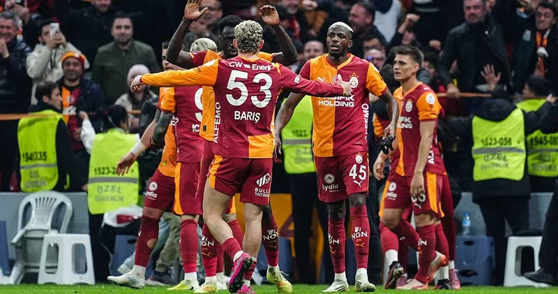 Galatasaray daha fazla dayanamadı: 2 isimle yollar ayrılıyor