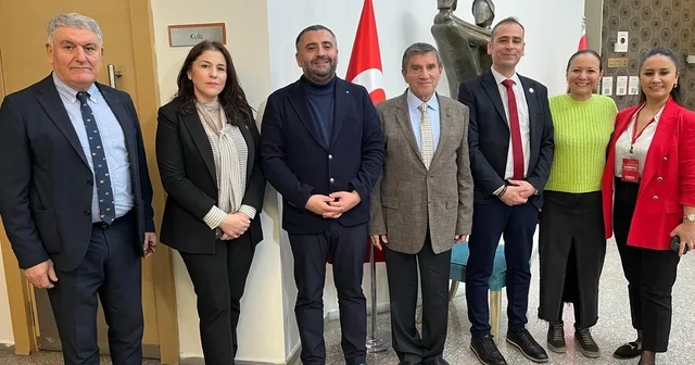 Prof. Dr. Üstün Dökmen İzmir de ailelerle buluştu Radikal Okulları ndan Gelecek 5.0 vizyonuna uygun iletişim semineri İzmir Haberleri